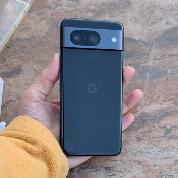 Pixel 8 Obsidian 128GB (Unlocked) - Picture 3 of 7